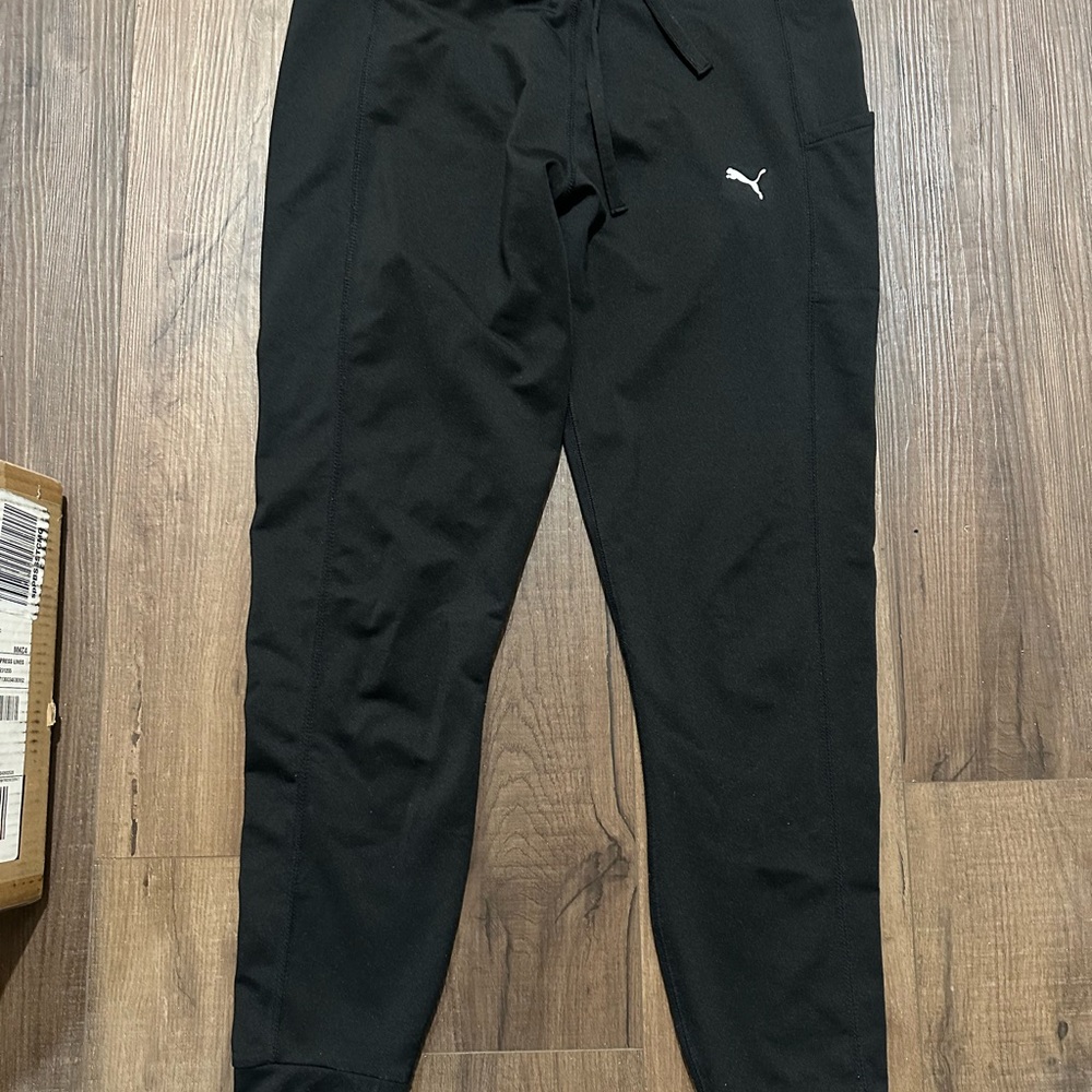 Puma Black workout pants with Tapered Cuffs and Slim Fit EUC